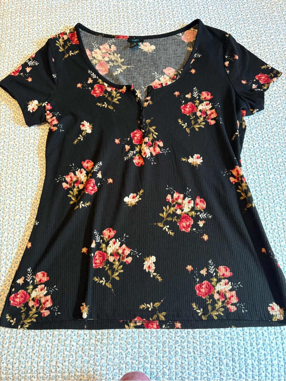 Rue + Black Floral Print V-neck T-shirt